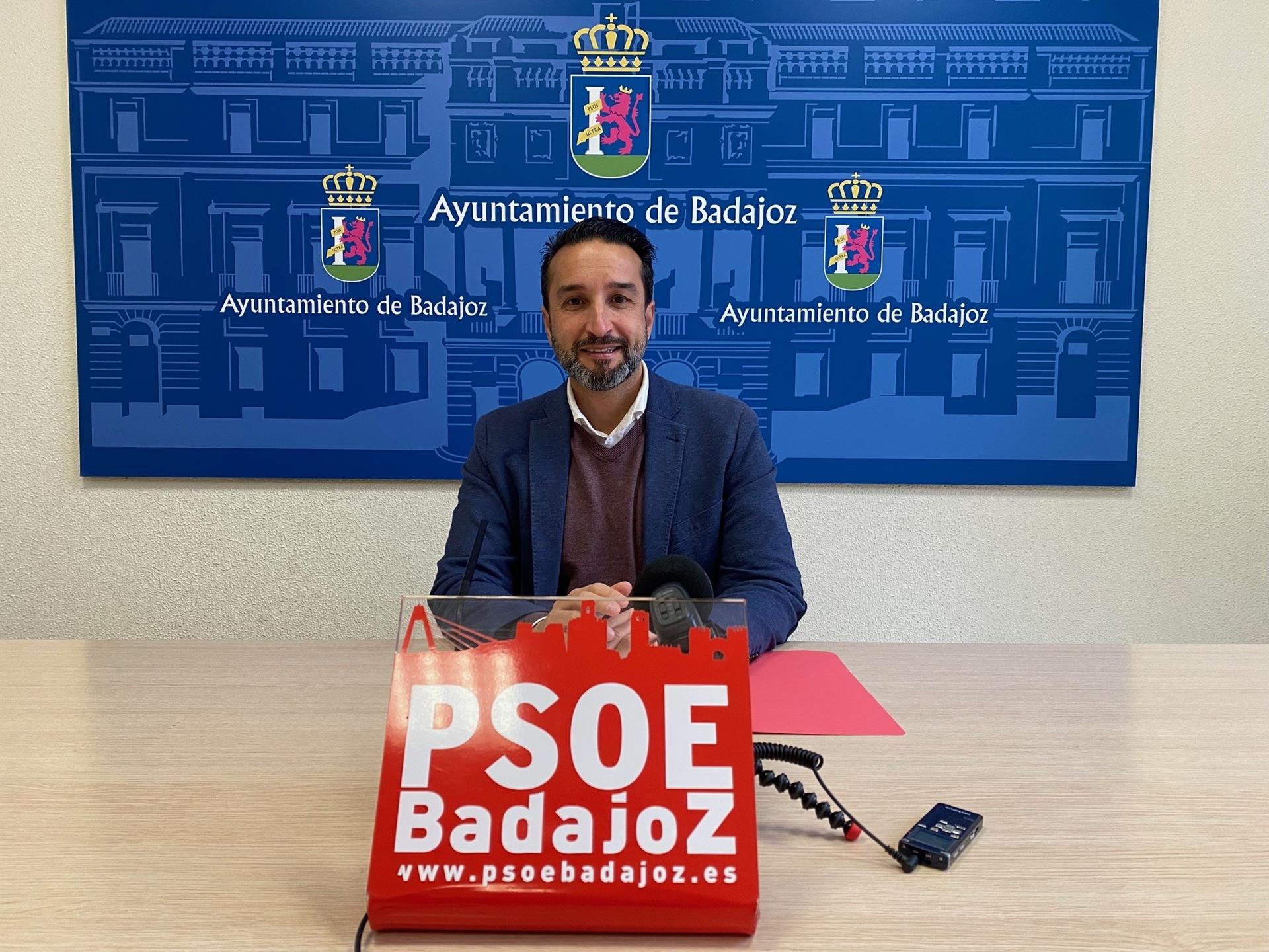 El PSOE de Badajoz presenta una lista renovada al 64% a las municipales de mayo El PSOE de Badajoz presenta una lista renovada al 64% a las municipales de mayo