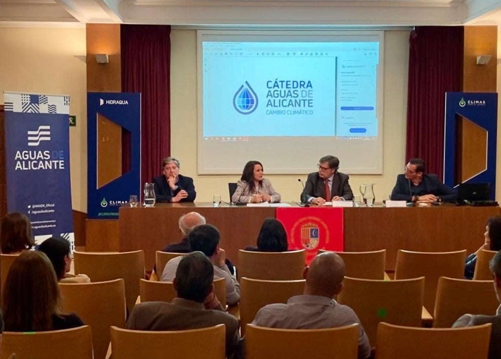 Llamamiento a una "gestión integral, inteligente y sostenible del agua" por parte de Hidraqua y Aguas de Alicante en el ciclo 'Climas para el cambio' Llamamiento a una "gestión integral, inteligente y sostenible del agua" por parte de Hidraqua y Aguas de Alicante en el ciclo 'Climas para el cambio'