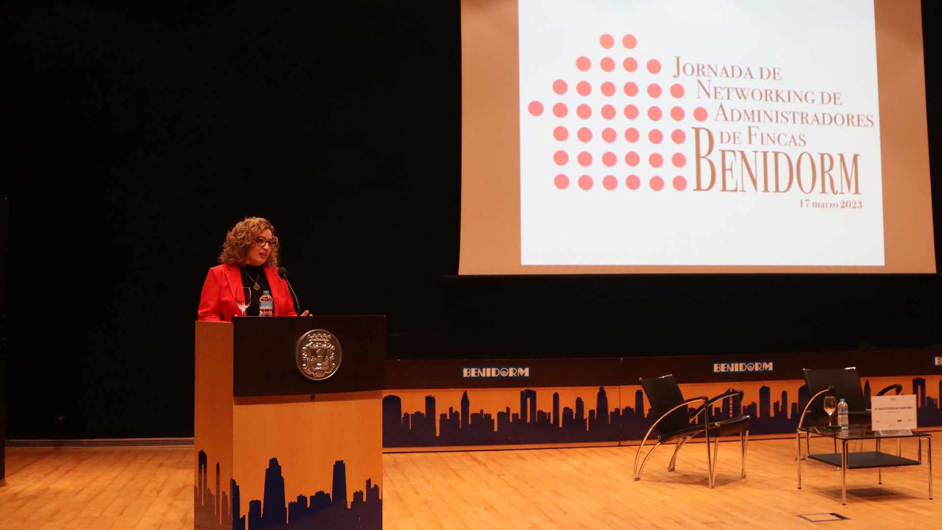 La problemática okupa y las viviendas de uso turístico, a debate en Benidorm La problemática okupa y las viviendas de uso turístico, a debate en Benidorm
