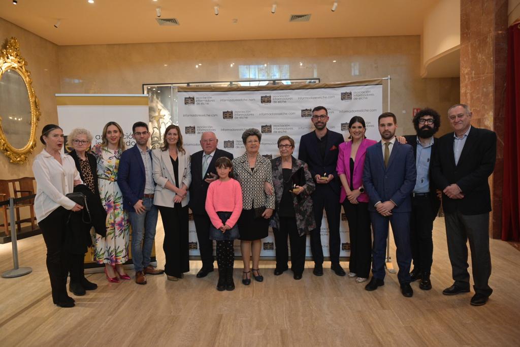 La Asociación de Informadores de Elche entrega los Dàtil d'Or a Ana María Drack, Iván Agulló Ródenas y el Club Deportes Sin Adjetivos La Asociación de Informadores de Elche entrega los Dàtil d'Or a Ana María Drack, Iván Agulló Ródenas y el Club Deportes Sin Adjetivos