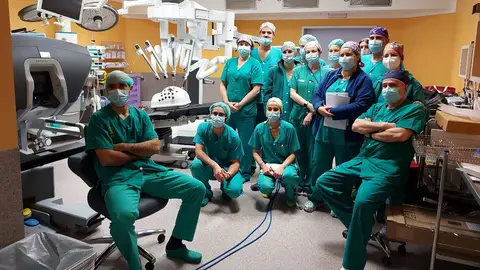 El robot Da Vinci ya está en Gijón Hoy se ha realizado la primera intervención con este equipamiento de última generación