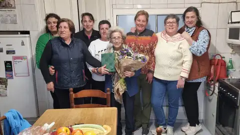 La Madre Mayor de Coya recibe su reconocimiento La Madre Mayor de Coya recibe su reconocimiento