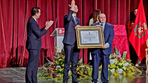 Elda recuerda con emoción a la soprano Ana María Sánchez en el acto de su nombramiento como Hija Predilecta de la localidad. Elda recuerda con emoción a la soprano Ana María Sánchez en el acto de su nombramiento como Hija Predilecta de la localidad.