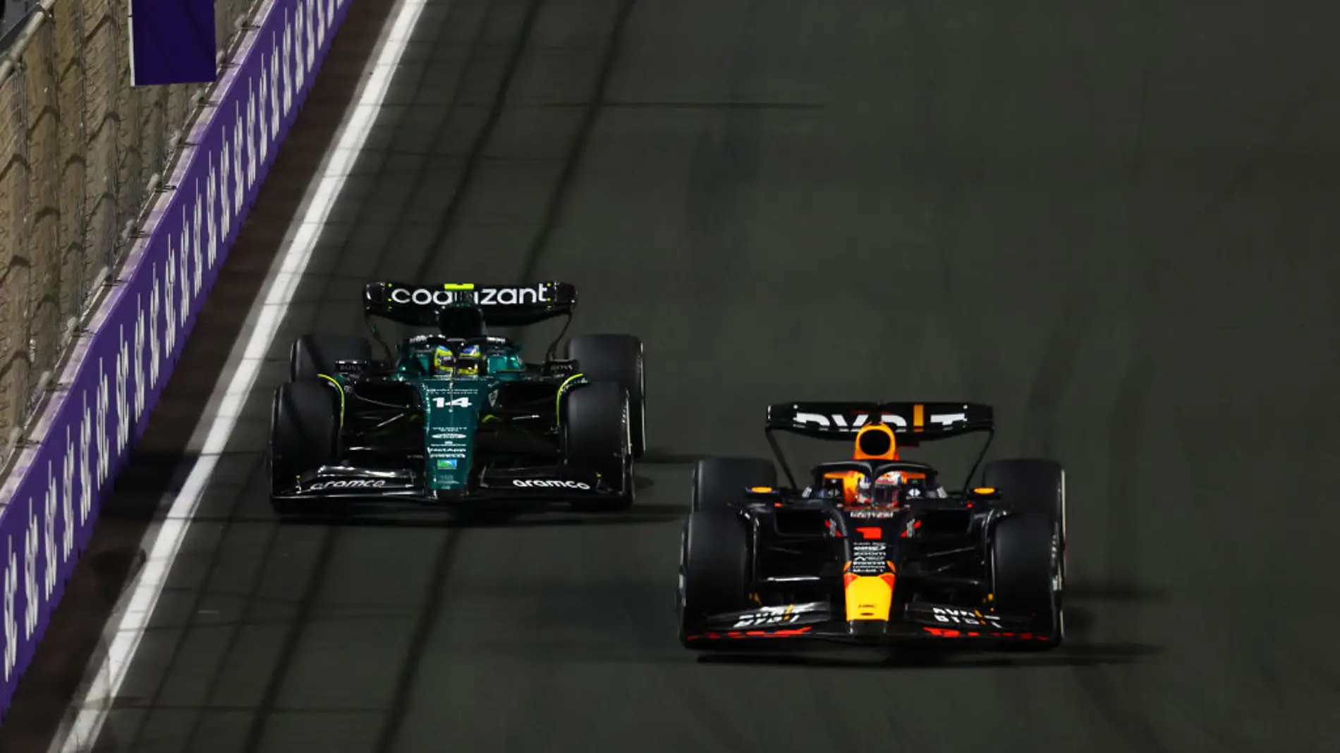 Fernando Alonso y Max Verstappen durante el GP Arabia Saudí