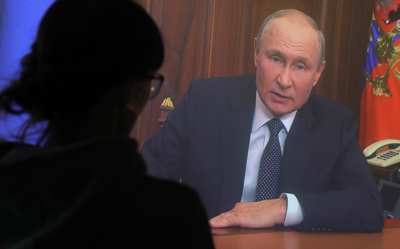 Putin visita por sorpresa Mariúpol en su primer viaje al Donbás Putin visita por sorpresa Mariúpol en su primer viaje al Donbás