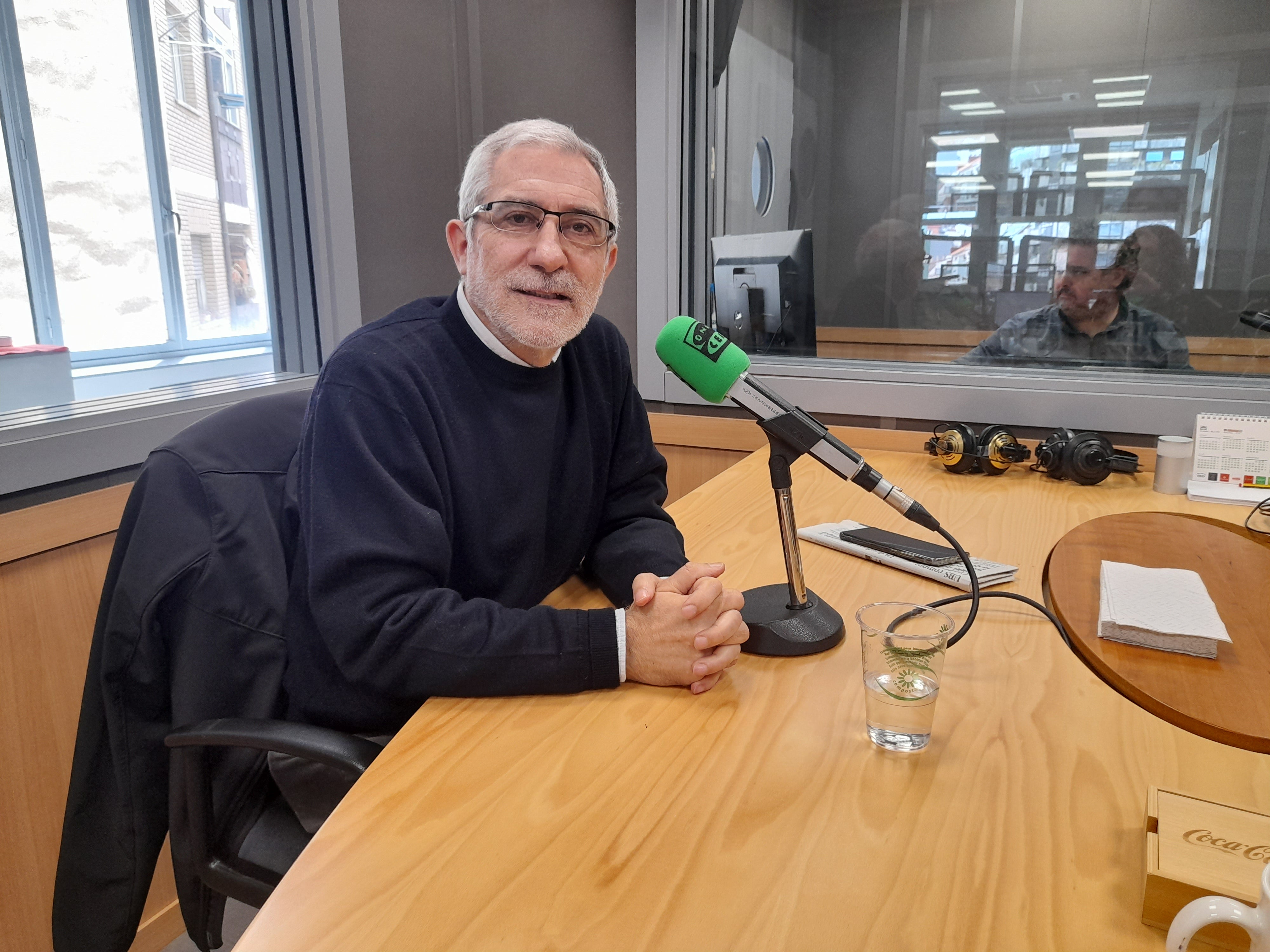 Gaspar Llamazares critica el retraso en las obras del Palacio de los Deportes Gaspar Llamazares critica el retraso en las obras del Palacio de los Deportes