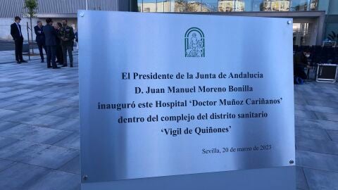 Placa conmemorativa de la inauguración del Hospital