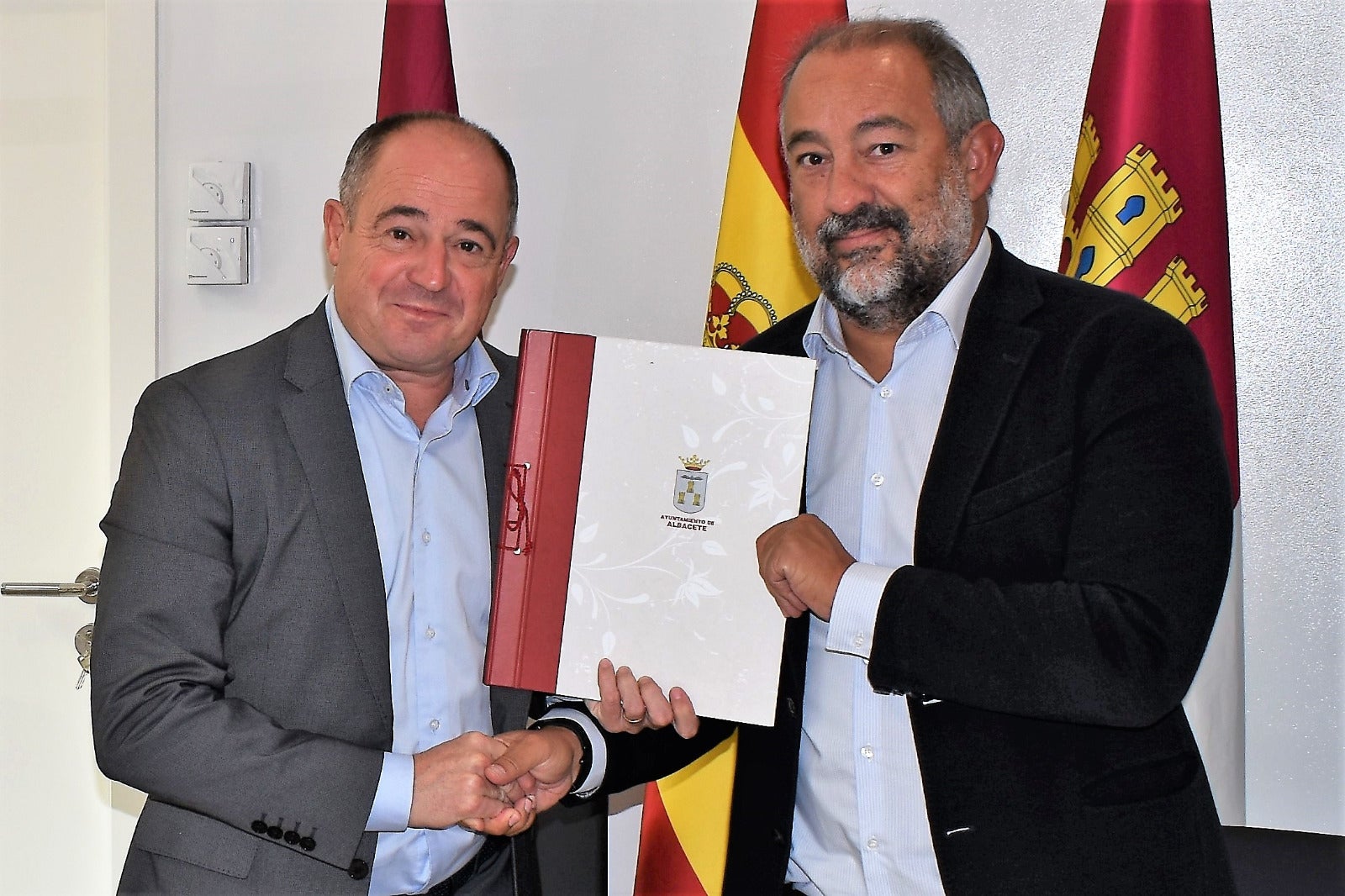El Ayuntamiento cede una nueva parcela de la UCLM para garantizar el crecimiento del Campus Biosanitario El Ayuntamiento cede una nueva parcela de la UCLM para garantizar el crecimiento del Campus Biosanitario