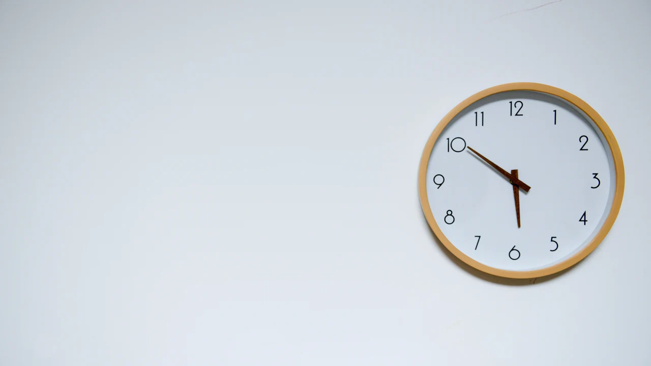 Por qué el 2026 podría ser el último cambio de hora, según el BOE