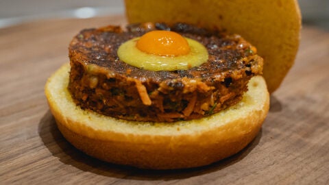 Hamburguesa con insectos del Café del Arte en Huesca