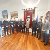 El alcalde recibe a los nuevos agentes El alcalde recibe a los nuevos agentes