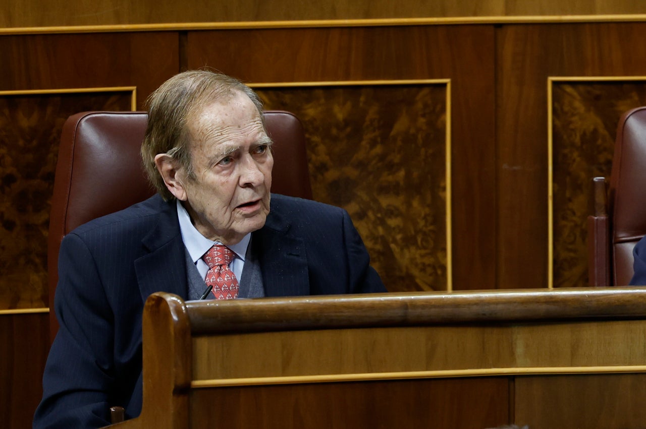 Por qué Ramón Tamames no sube a la tribuna y da el discurso de la moción de censura desde el escaño Por qué Ramón Tamames no sube a la tribuna y da el discurso de la moción de censura desde el escaño