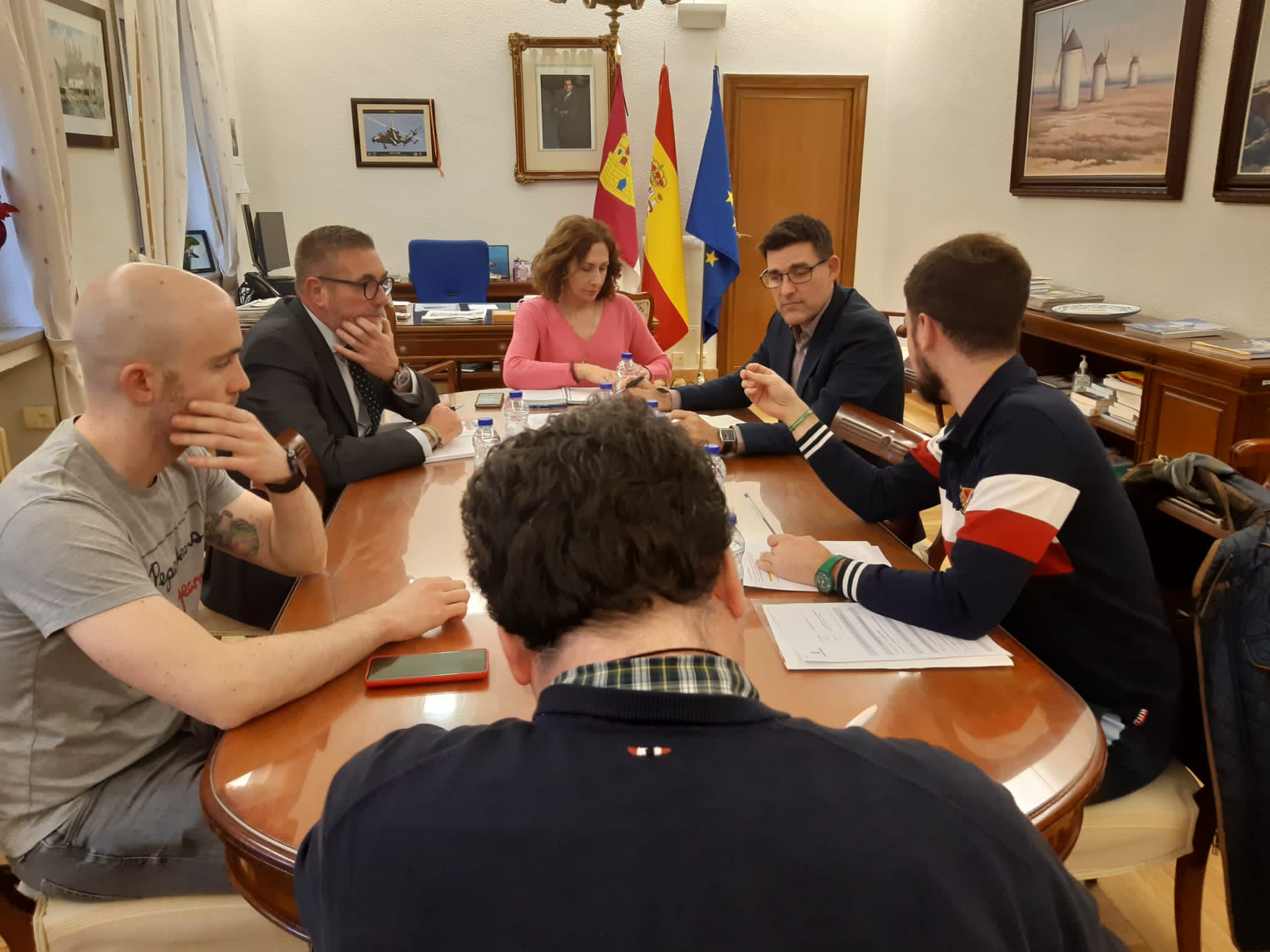 Renfe se compromete a estudiar las reivindicaciones de los usuarios del Avant de Ciudad Real Renfe se compromete a estudiar las reivindicaciones de los usuarios del Avant de Ciudad Real