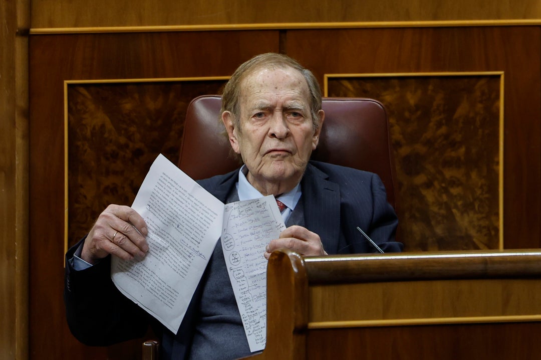 Ramón Tamames reprocha a los diputados que su moción se haya "convertido en un mitin" Ramón Tamames reprocha a los diputados que su moción se haya "convertido en un mitin"