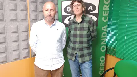O concelleiro de Servizos Municipais de Poio, Julio Casás, e coa mestra composteira, Susana Terrón Compostaxe con biotrituradoras