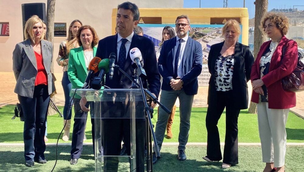 Mazón frente a los medios, hoy en la Vega Baja alicantina