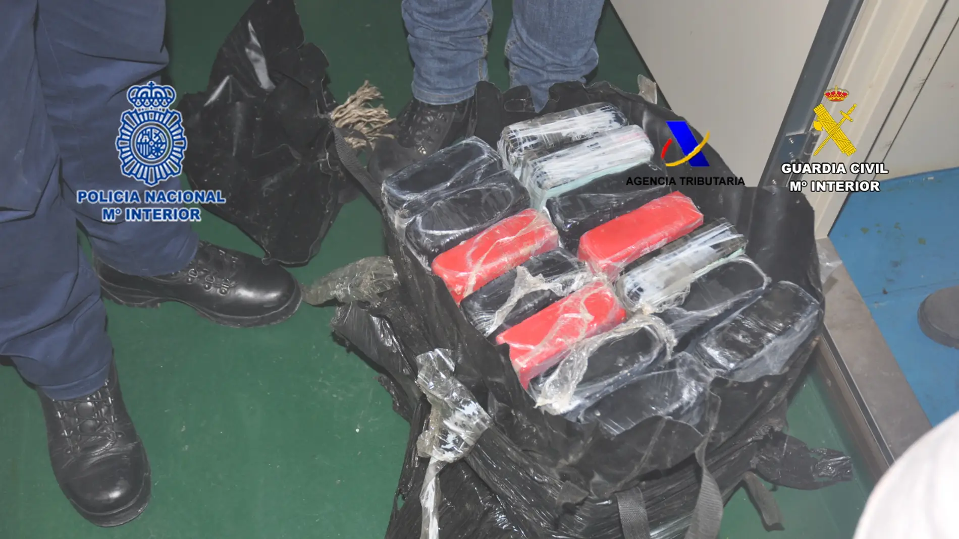 PrisióLocalizados 130 kilos de cocaíana en un barco en El Musel