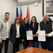 El alcalde de Gilet, Salva Costa, junto a representantes de ADAG El alcalde de Gilet, Salva Costa, junto a representantes de ADAG