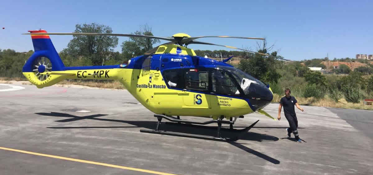 Un trabajador es trasladado en helicóptero al Hospital de Ciudad Real tras caerle un alcornoque Un trabajador es trasladado en helicóptero al Hospital de Ciudad Real tras caerle un alcornoque