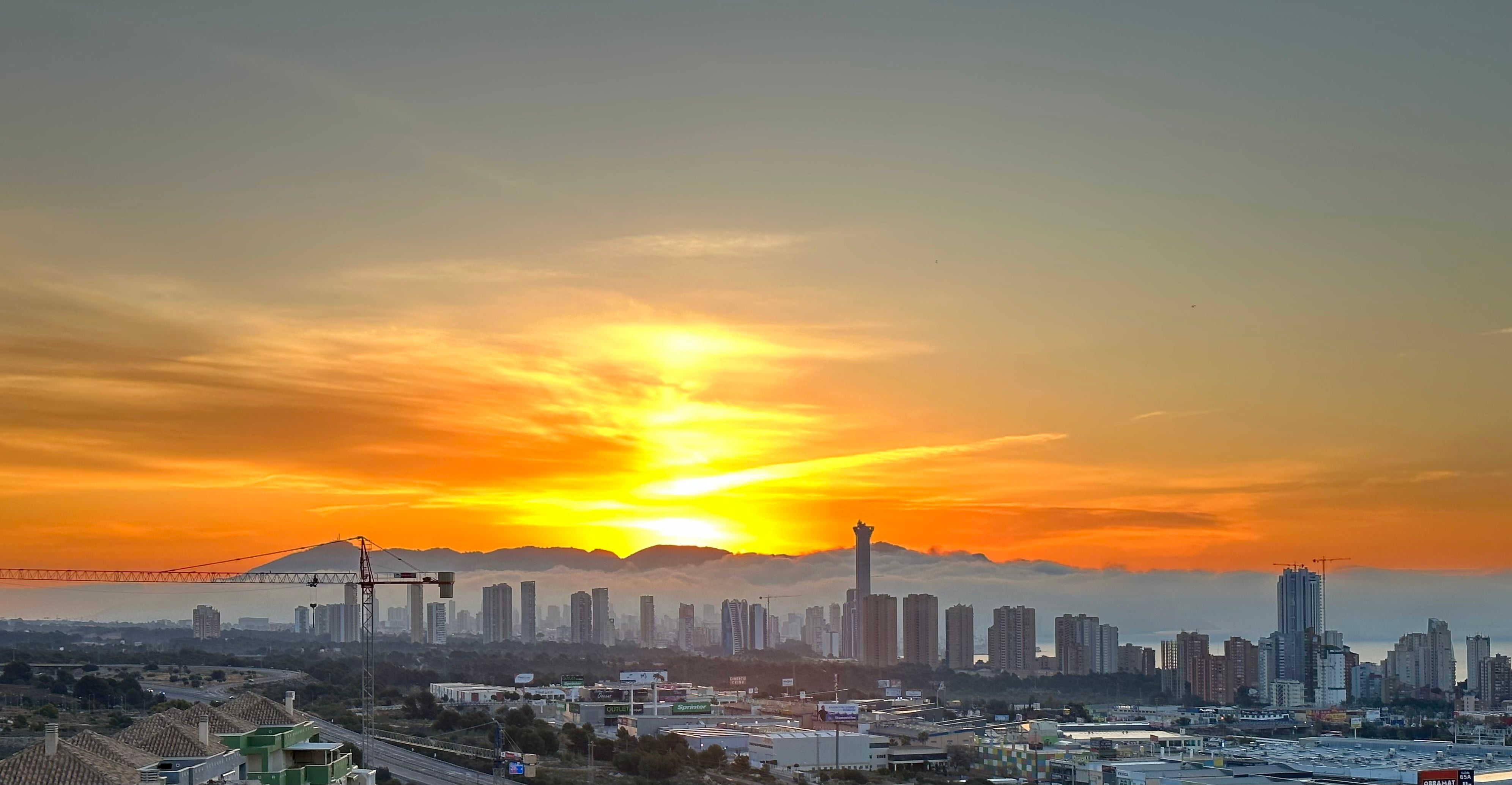 La Policía investiga la caída de una mujer desde el balcón de un Hotel en Benidorm La Policía investiga la caída de una mujer desde el balcón de un Hotel en Benidorm