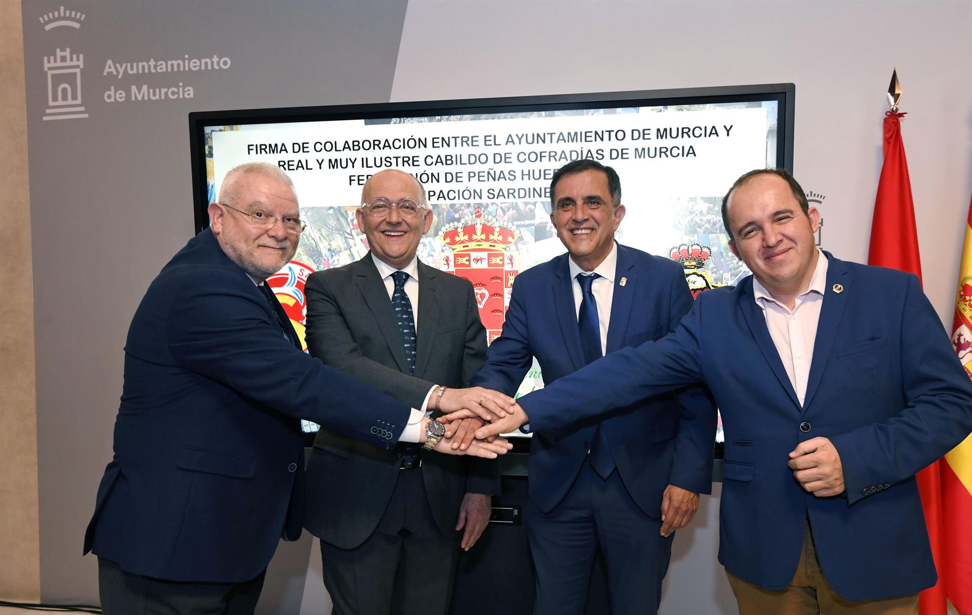 Acuerdo entre el Ayuntamiento y los colectivos festeros para la instalación de sillas en los desfiles Acuerdo entre el Ayuntamiento y los colectivos festeros para la instalación de sillas en los desfiles