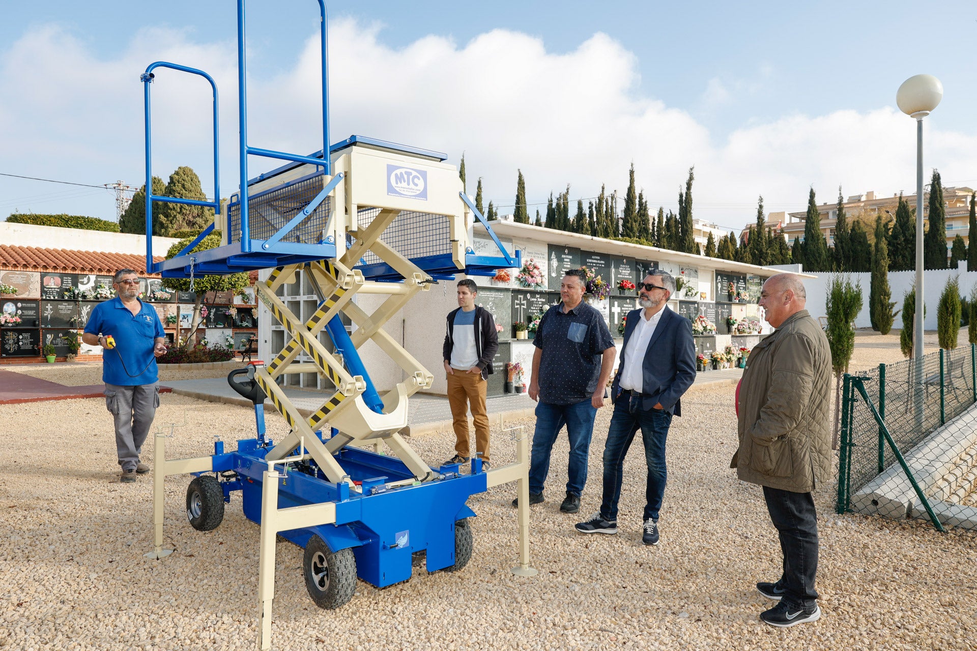 L'Alfàs del Pi compra un elevador eléctrico para el cementerio L'Alfàs del Pi compra un elevador eléctrico para el cementerio