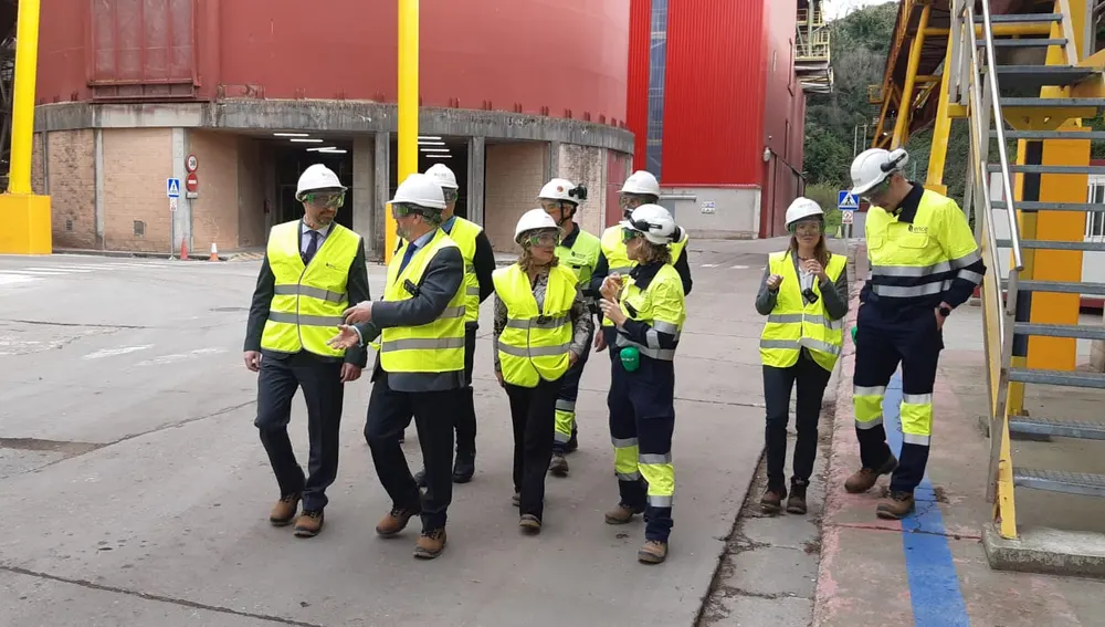 Consejero Industria conoce principales proyectos de Ence-Navia. Consejero Industria conoce principales proyectos de Ence-Navia.