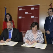 Firma del convenio entre Garde y Franco Firma del convenio entre Garde y Franco