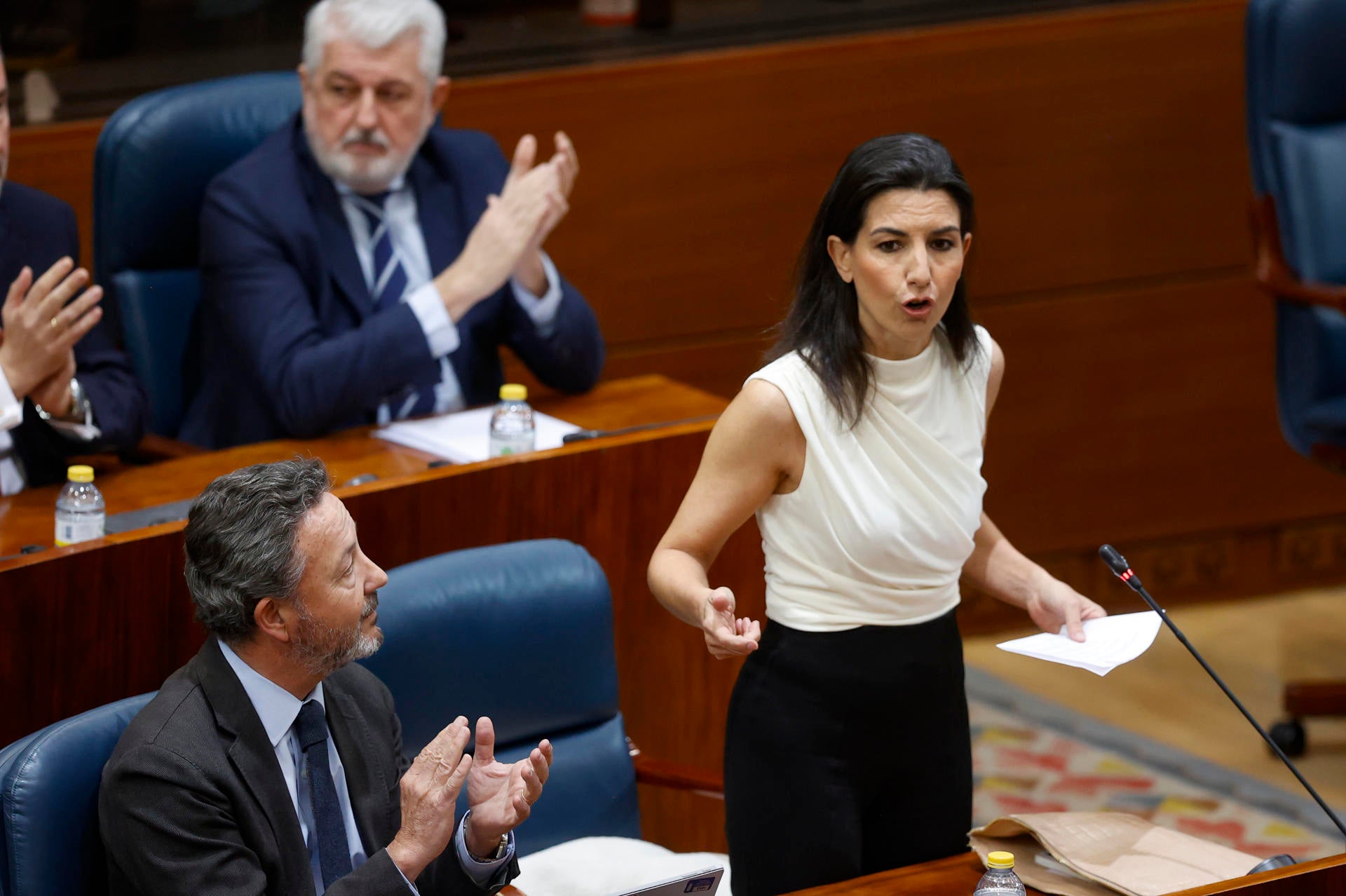 Ayuso rompe definitivamente con Vox: "Cada uno que siga su camino" Ayuso rompe definitivamente con Vox: "Cada uno que siga su camino"