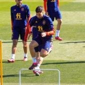 Mikel Merino en un entrenamiento con la Selección