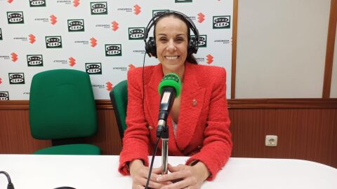 Eva María Masías en los estudios de Onda Cero Ciudad Real