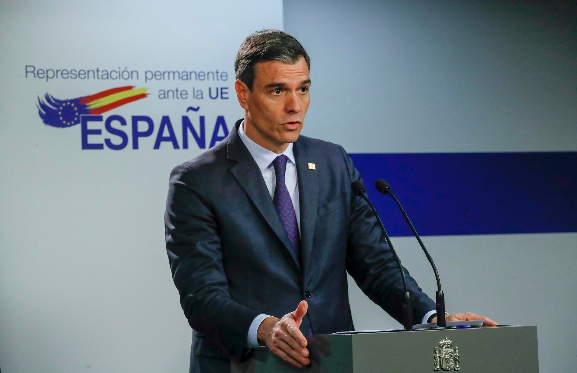 Sánchez reprocha a Feijóo su "deslealtad" y su "falta de patriotismo" por cuestionar la reforma de las pensiones Sánchez reprocha a Feijóo su "deslealtad" y su "falta de patriotismo" por cuestionar la reforma de las pensiones