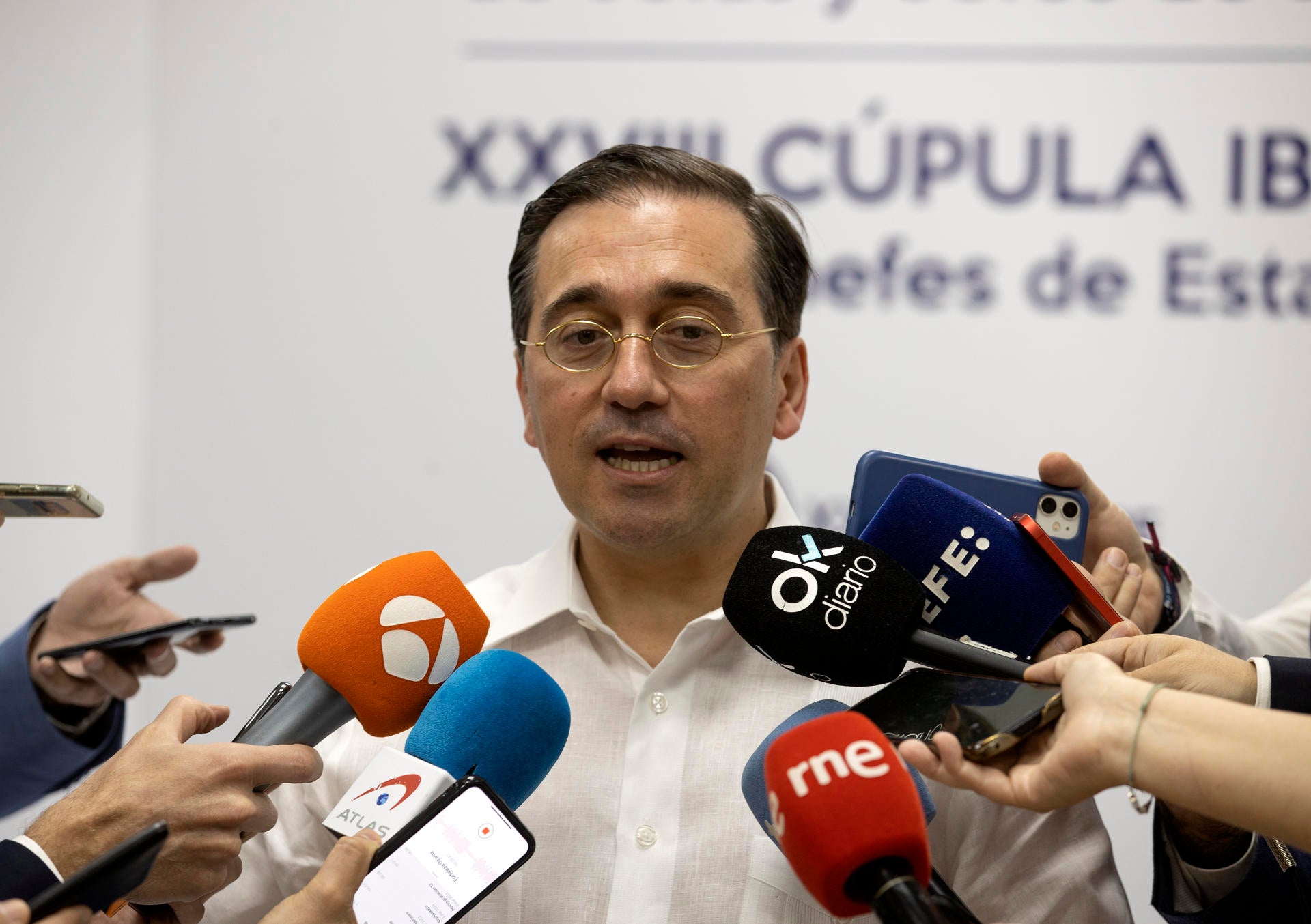 Albares pide a Feijóo una rectificación y le recuerda que cuando gobernó el PP no se cuestionó la asistencia Albares pide a Feijóo una rectificación y le recuerda que cuando gobernó el PP no se cuestionó la asistencia
