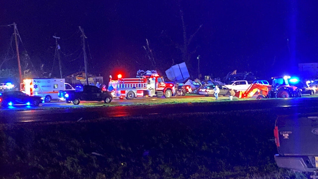 Pelo menos 23 mortos depois que um tornado atingiu o oeste do Mississippi