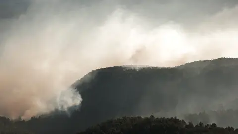 El incendio entre Castellón y Teruel sigue sin control El incendio entre Castellón y Teruel sigue sin control