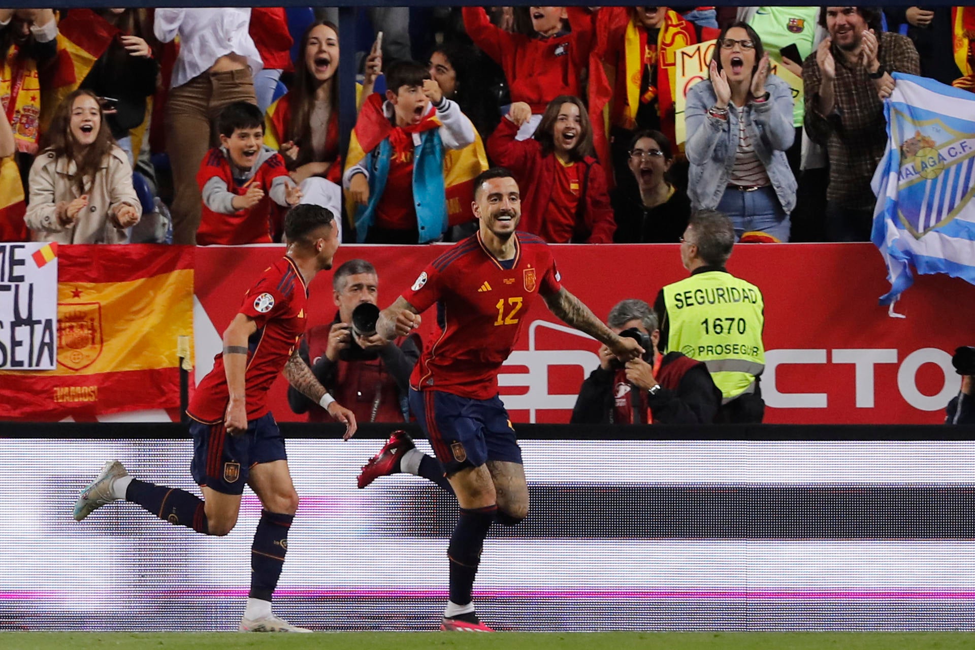 España se gusta en el debut de De la Fuente con Joselu como protagonista España se gusta en el debut de De la Fuente con Joselu como protagonista