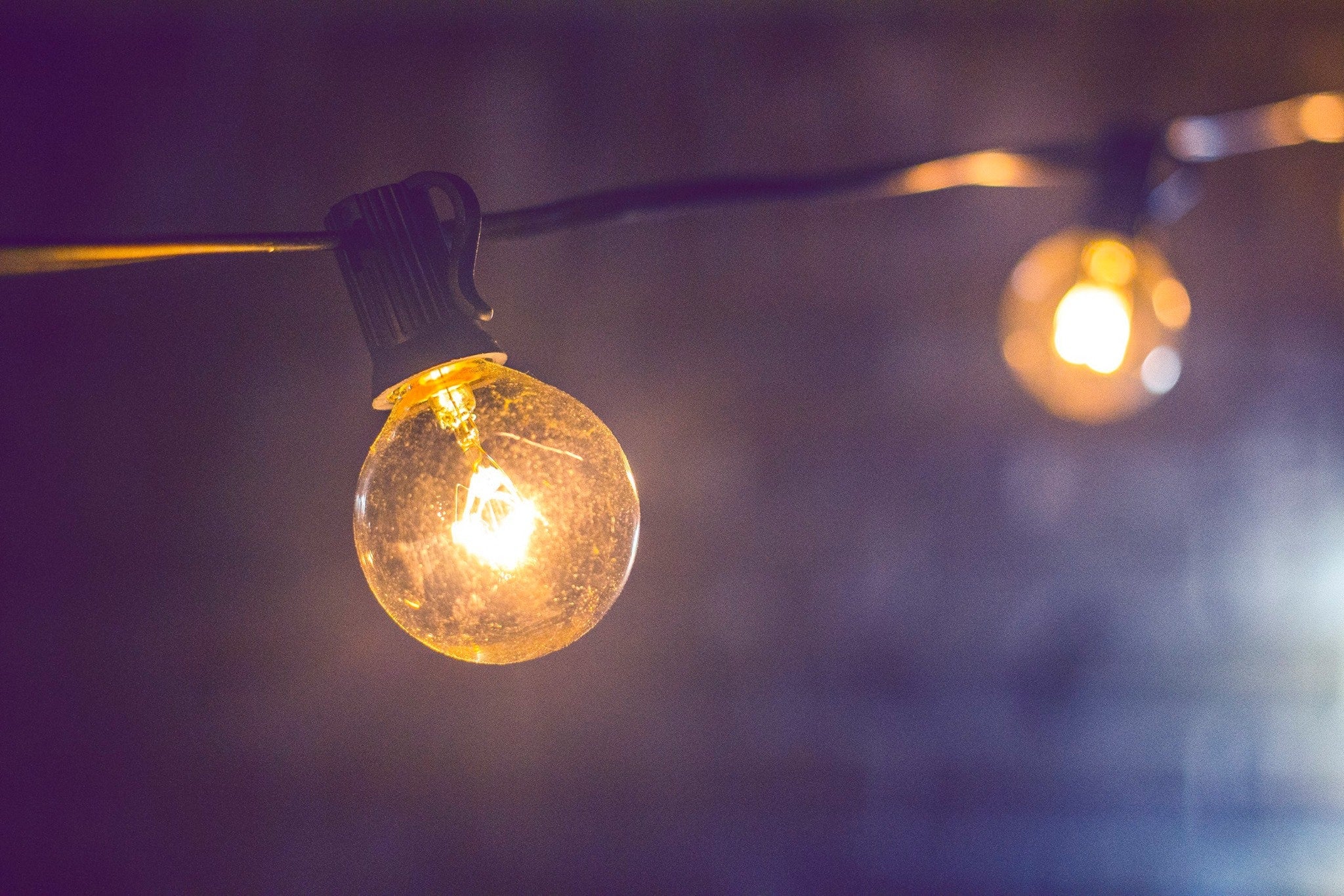 El precio de la luz baja un 27 % este domingo: será de 0 euros de 12:00 a 18:00 horas El precio de la luz baja un 27 % este domingo: será de 0 euros de 12:00 a 18:00 horas
