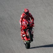 Bagnaia completa el pleno ante Maverick Viñales y Marc Márquez altera la carrera en Portimao