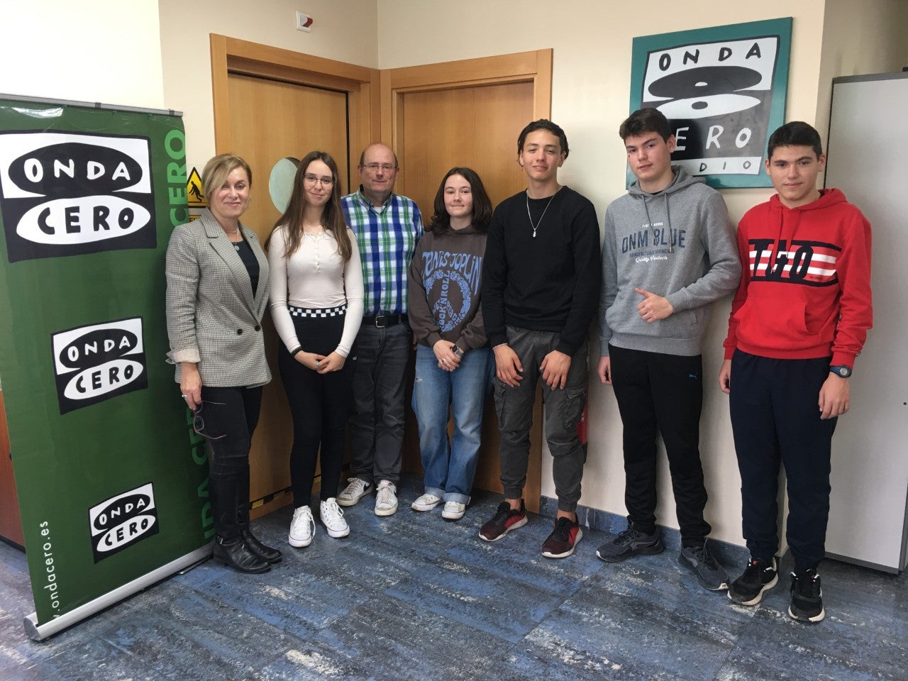Los alumnos del Instituto de tercero y cuarto de la ESO del instituto María Moliner de Puerto de Sagunto construyen un minisatélite Los alumnos del Instituto de tercero y cuarto de la ESO del instituto María Moliner de Puerto de Sagunto construyen un minisatélite