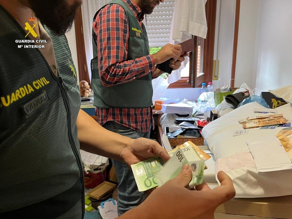 Aprovechaban que nadie se hacía cargo de 22 ancianos fallecidos durante la pandemia en Alicante para quedarse con su herencia Aprovechaban que nadie se hacía cargo de 22 ancianos fallecidos durante la pandemia en Alicante para quedarse con su herencia