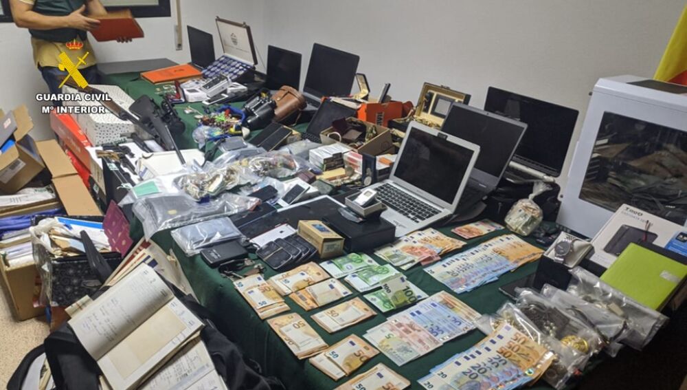 Una parte del material aprehendido Una parte del material aprehendido