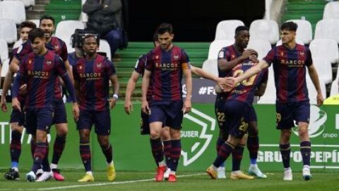 La lucha por el ascenso se aventura encarnizada
