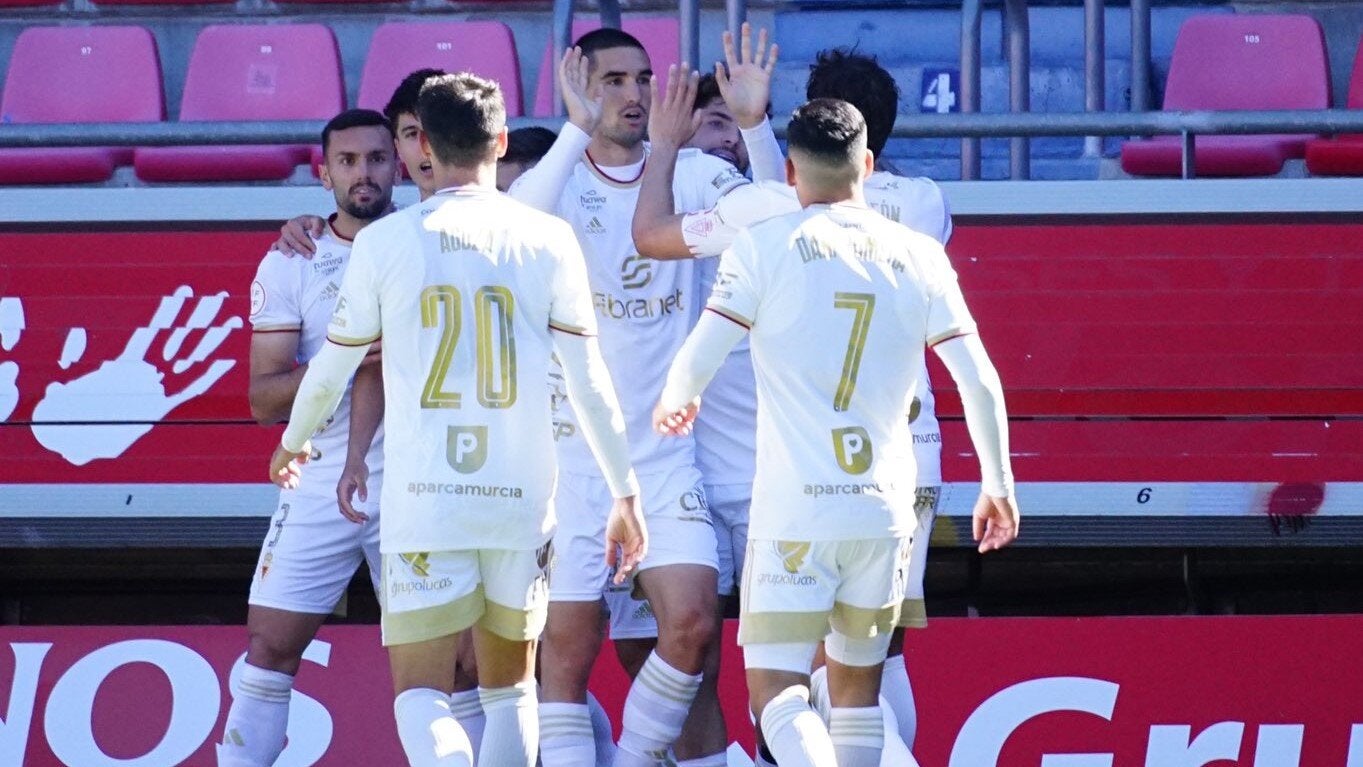 El Real Murcia cierra filas con Mario Simón El Real Murcia cierra filas con Mario Simón