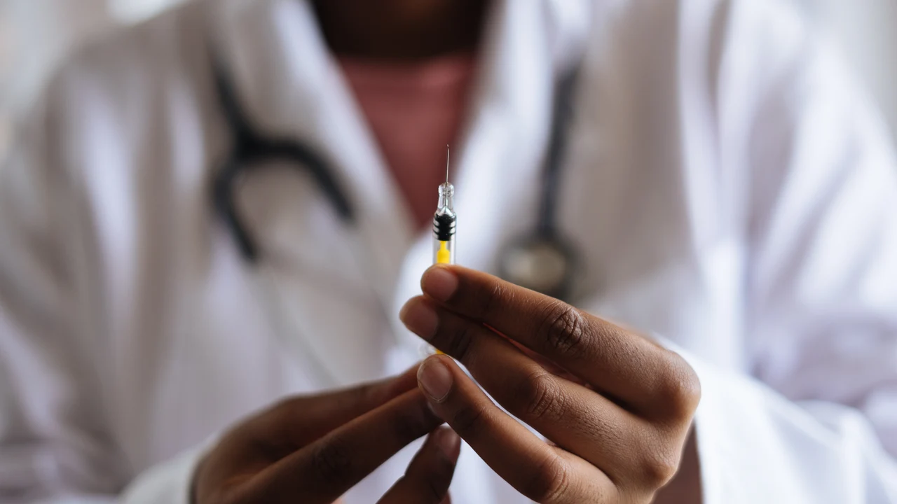 Qué personas puede ponerse la vacuna de la alergia al polen: posibles efectos secundarios