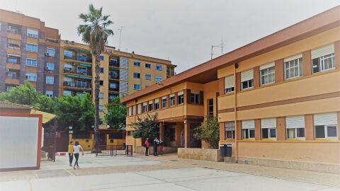 Fachada del CEIP Carles Salvador