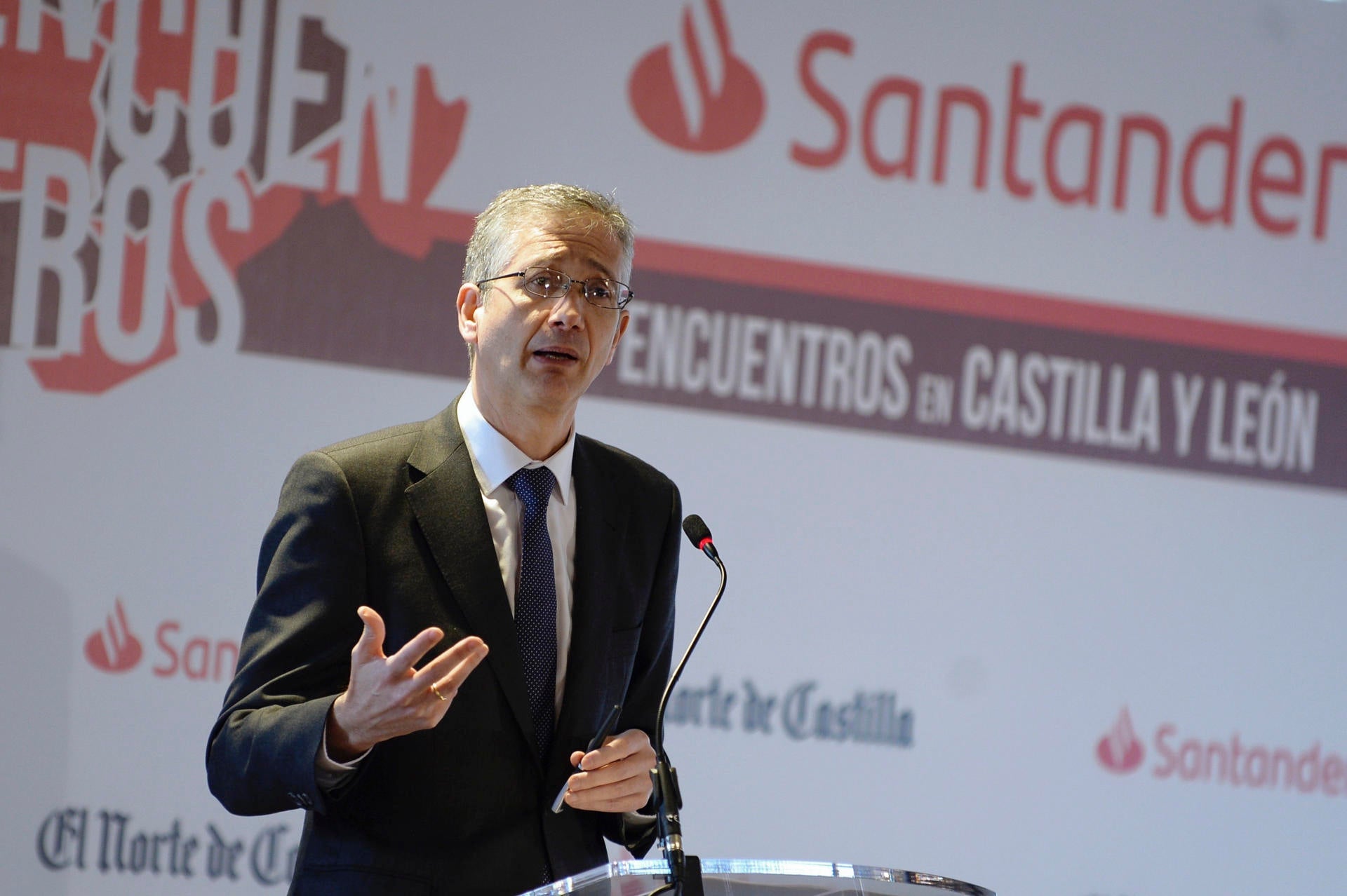 El Banco de España avisa de qué pasará si las "turbulencias financieras" se mantienen en el tiempo El Banco de España avisa de qué pasará si las "turbulencias financieras" se mantienen en el tiempo