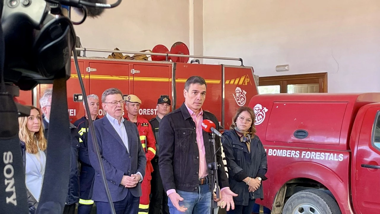 Pedro Sánchez, junto a Ximo Puig, en el Puesto de Mando Avanzado de Barracas (Castellón). Pedro Sánchez, junto a Ximo Puig, en el Puesto de Mando Avanzado de Barracas (Castellón).