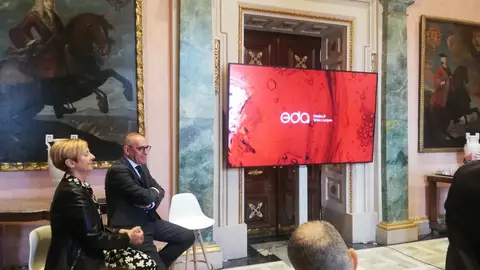 Arantza Tapia y RamiRO González en la presentación de EDA Arantza Tapia y RamiRO González en la presentación de EDA