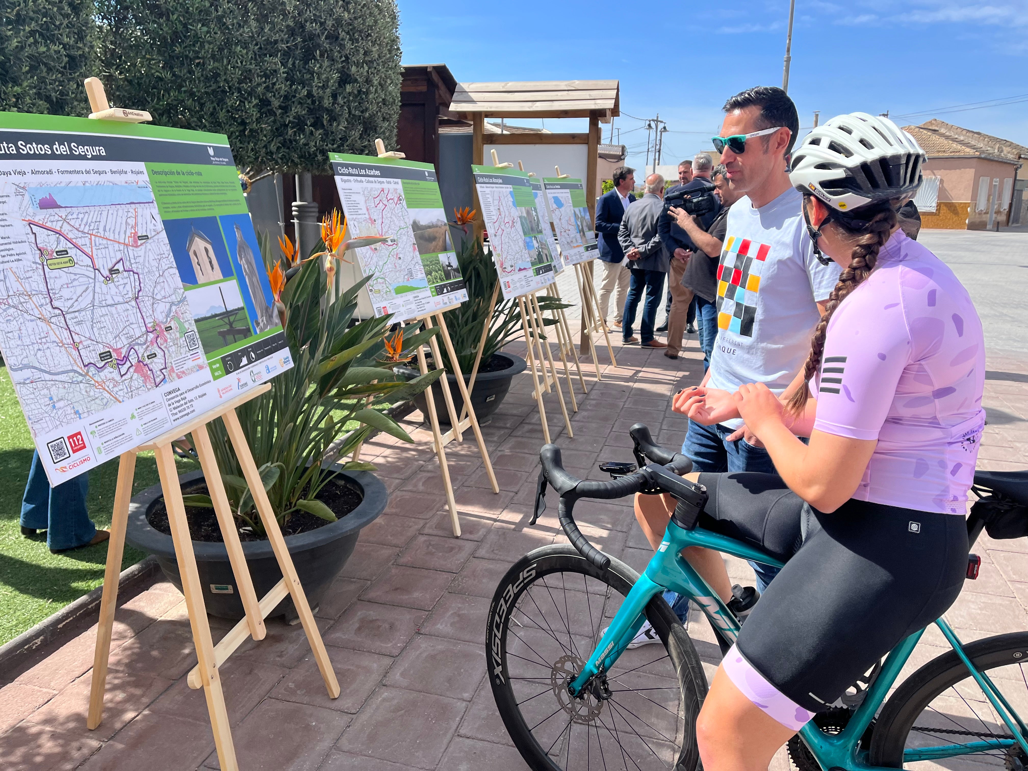 Convega presenta cinco rutas de cicloturismo con más de 100 kilómetros que muestran el paisaje tradicional de la Vega Baja Convega presenta cinco rutas de cicloturismo con más de 100 kilómetros que muestran el paisaje tradicional de la Vega Baja