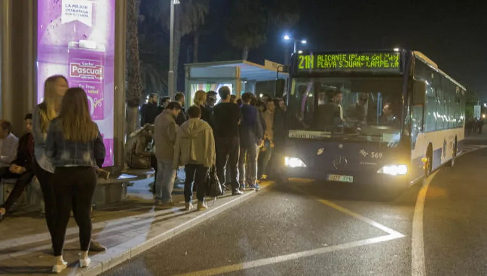 Los autobuses nocturnos de Alicante (archivo)